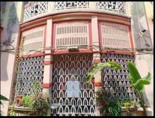 Gupta Kuthi Peaceful Ballygunge Home with Terrace - 1