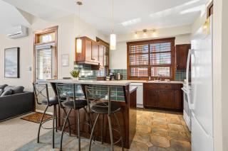 Les Eaux Bright 3BR Steps from Pool and Hot Tub - 2
