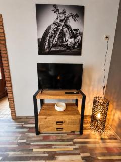 Spacious 3-bedroom house close to highway and airport - 9