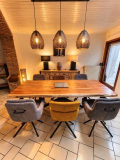 Spacious 3-bedroom house close to highway and airport - 8