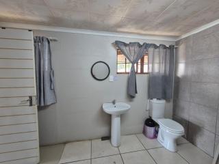 Woodhills Guest house - 8