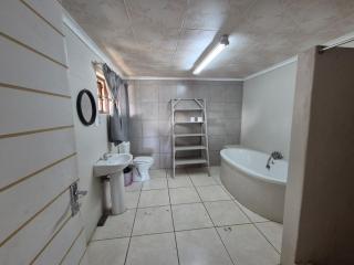 Woodhills Guest house - 6