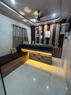 New Woodland Lodge, near by LGBI Airport - 1