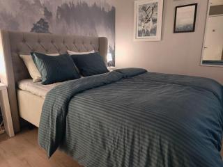 Winter Woods Family Suite - with Traditional Wood-Fired Sauna - 9