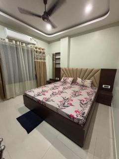 New Woodland Lodge, near by LGBI Airport - 9