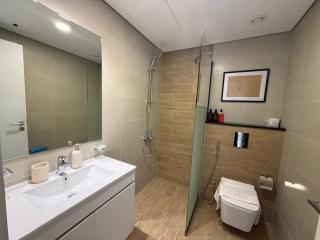 Relaxing 1BR - Masdar City - Pool & Gym - 9