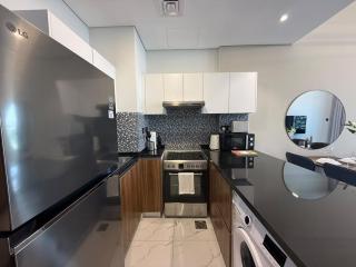 Relaxing 1BR - Masdar City - Pool & Gym - 2