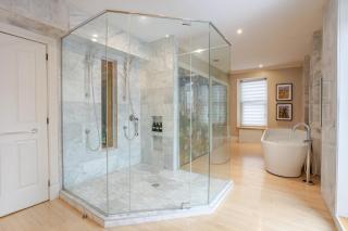 Downtown Retreat with Modern Comfort - 6