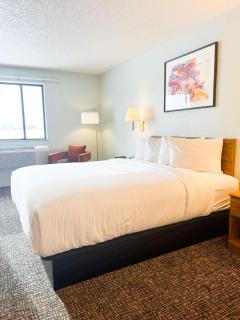 Prairie Ridge Inn - 1