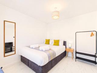 *NEW* Evesham Home | Parking | Sleeps 10 - 3