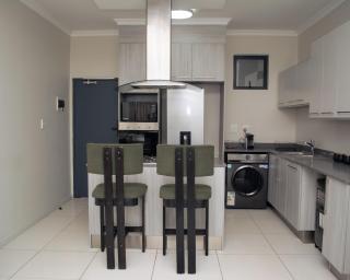 Jay's Urban Place - 7