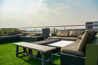 Jay's Urban Place - 3