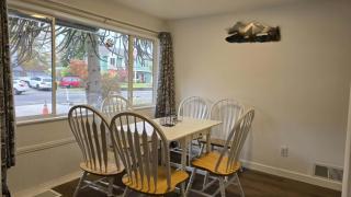 Cozy Remodeled 3BR Lakewood Home Yard Free Parking Fast WIFI - 3