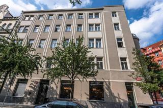 Sophisticated 2-BR Residence in Vinohrady with AC - 9