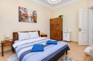 3BDR, Prime Center & Heart of City & FREE Parking - 9