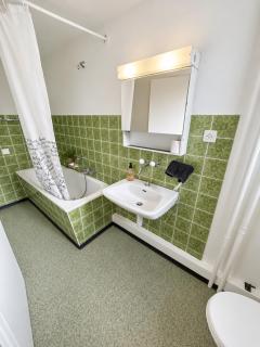 Centrally located apartment with 4 bedrooms and 2 bathrooms - 4