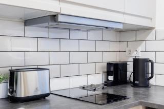 Modern 2 Bedroom City Stay - 2