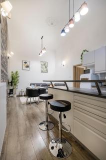 Modern 2 Bedroom City Stay - 1
