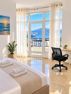 Guest - SEA BREEZE APARTMENTS-Sea View - 9