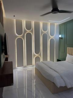 Monarch Suites - 4