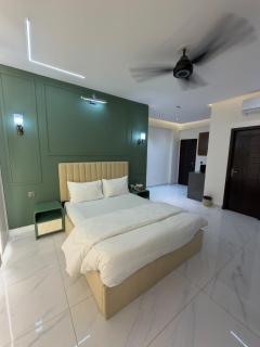 Monarch Suites - 2