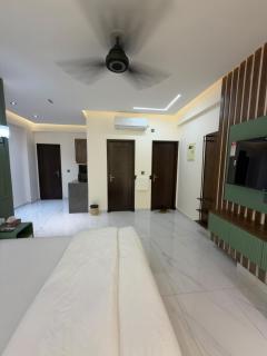 Monarch Suites - 9