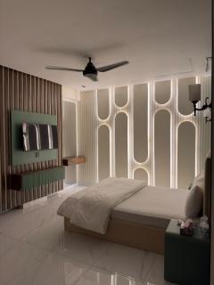 Monarch Suites - 8