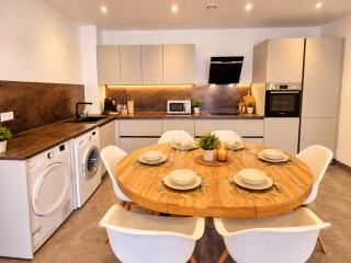 The Sunny Haven Apartment with Private Terrace and Parking - 4