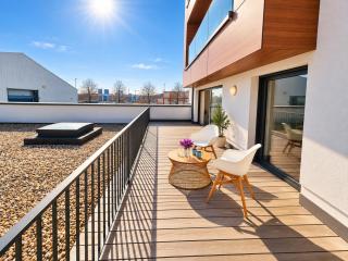 The Sunny Haven Apartment with Private Terrace and Parking - 7