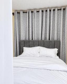 Sly and Stay Executive 1 & 2 Bedrooms Near Mega City - 2