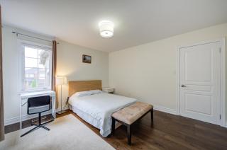 Cozy Guest Bedroom with Private Bath and Parking - 8