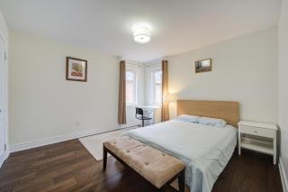 Cozy Guest Bedroom with Private Bath and Parking - 7