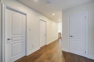 Cozy Guest Bedroom with Private Bath and Parking - 2
