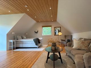 Lakeside retreat with private dock and boat - 4