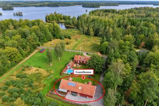 Lakeside retreat with private dock and boat - 8