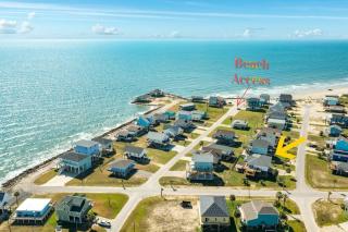 Captain's Quarters - Cabana, Hot Tub, Fire Pit, Fence! - 4