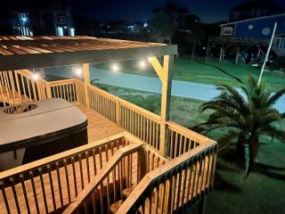 Captain's Quarters - Cabana, Hot Tub, Fire Pit, Fence! - 5