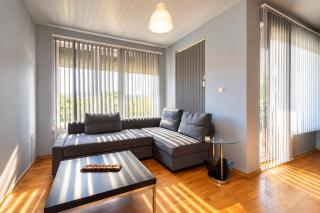 Nadia's Breeze - Spacious 1BR Apartment near the Beach - 7