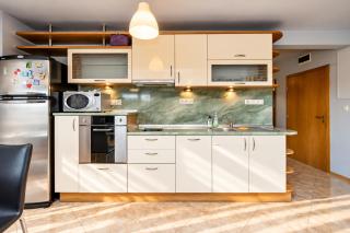 Nadia's Breeze - Spacious 1BR Apartment near the Beach - 6