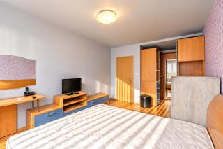 Nadia's Breeze - Spacious 1BR Apartment near the Beach - 2