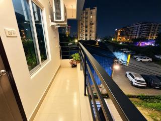 Cozy 2 bhk with 2 washrooms near Airport nd CC2 - 7