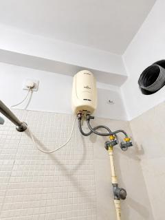 Cozy 2 bhk with 2 washrooms near Airport nd CC2 - 2