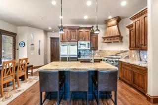 Frostwood Gondola Ski-In Out Canyons Condo! Private Hot Tub, Pools, Sleeps 10 - 9