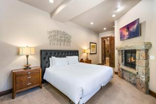 Frostwood Gondola Ski-In Out Canyons Condo! Private Hot Tub, Pools, Sleeps 10 - 7