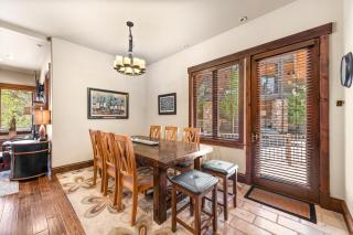 Frostwood Gondola Ski-In Out Canyons Condo! Private Hot Tub, Pools, Sleeps 10 - 6
