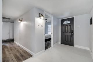 Luxurious 5BR 2BA Holiday Home with Pool, Grill, Sauna & Game Room - 1