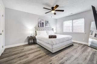 Luxurious 5BR 2BA Holiday Home with Pool, Grill, Sauna & Game Room - 8