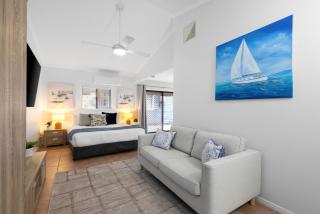 The Little Blue Shack - Quaint Granny Flat - 1
