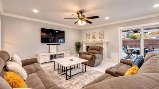 Luxurious 5BR 2BA Holiday Home with Pool, Grill, Sauna & Game Room - 5