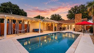 Spectacular 4BR 2,5BA Holiday Home with Pool and Grill - 5